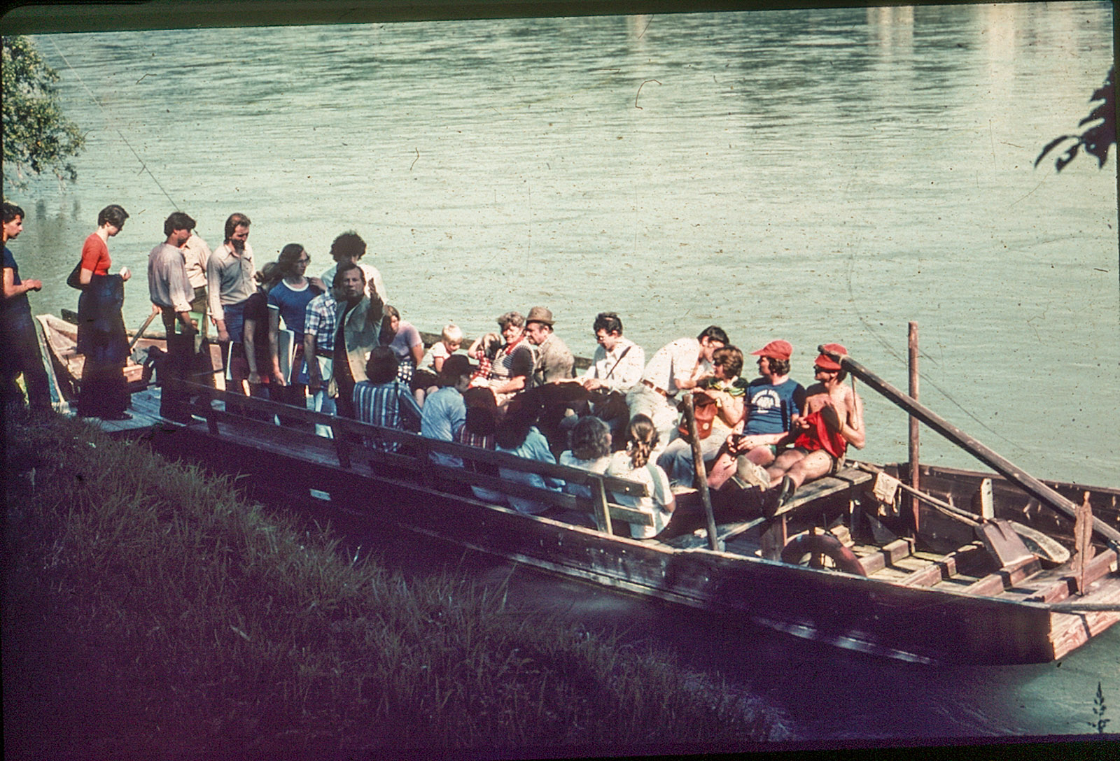 Freizeitspaß auf dem Floß Freizeitspaß auf dem Floß