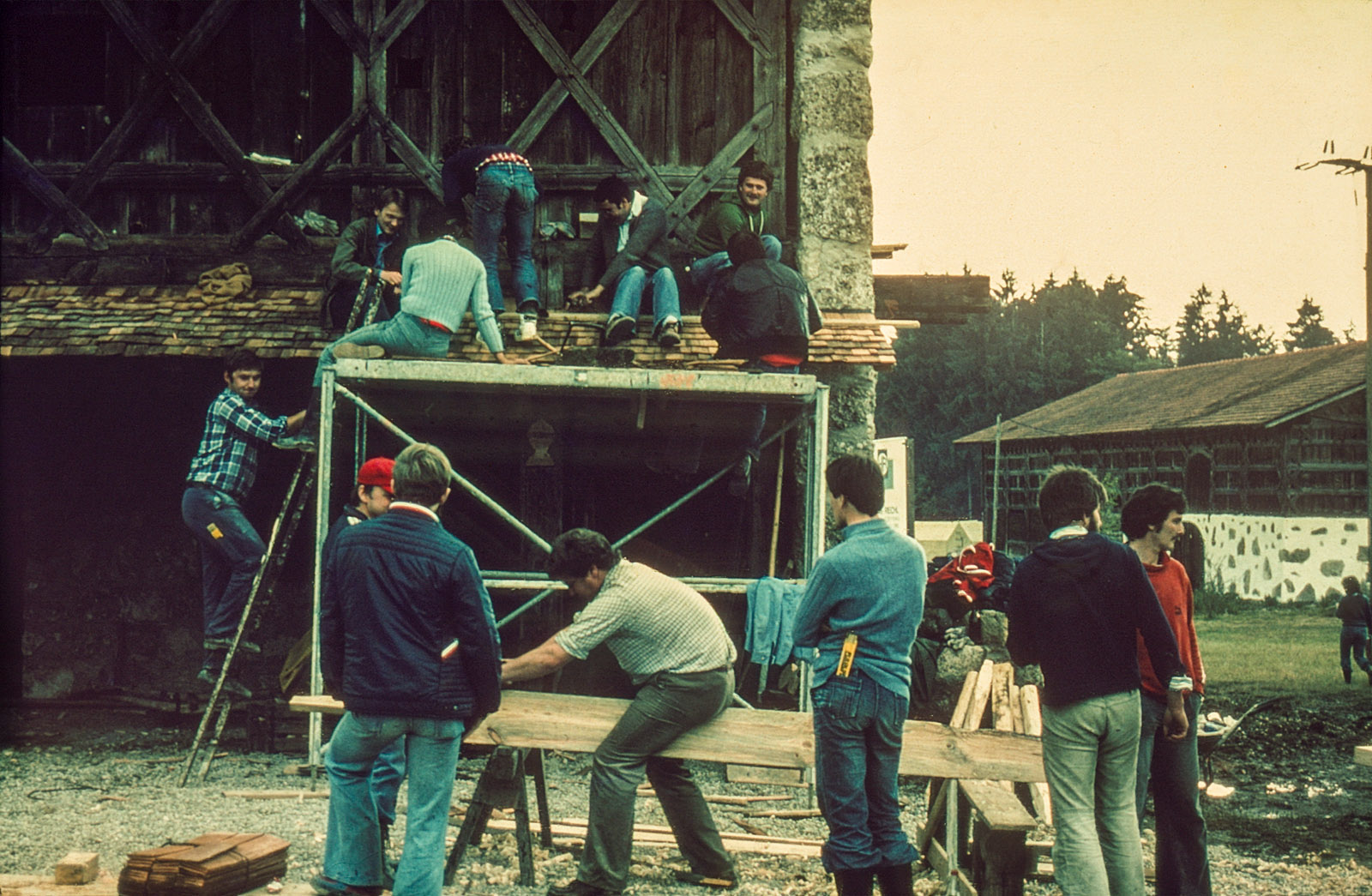 Manfred Erhard beim Hobeln der Wangen Manfred Erhard beim Hobeln der Wangen
