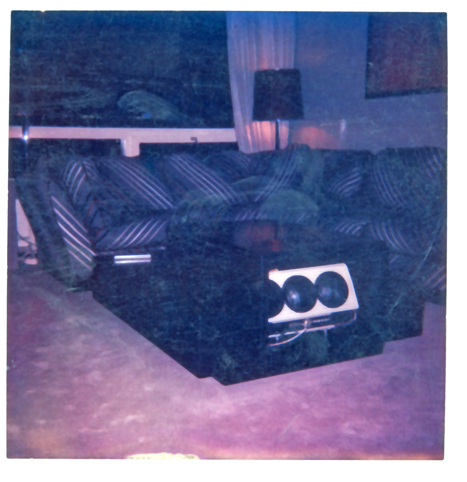 Couchtisch mit Sony VPH 722QM Couchtisch mit Sony VPH 722QM