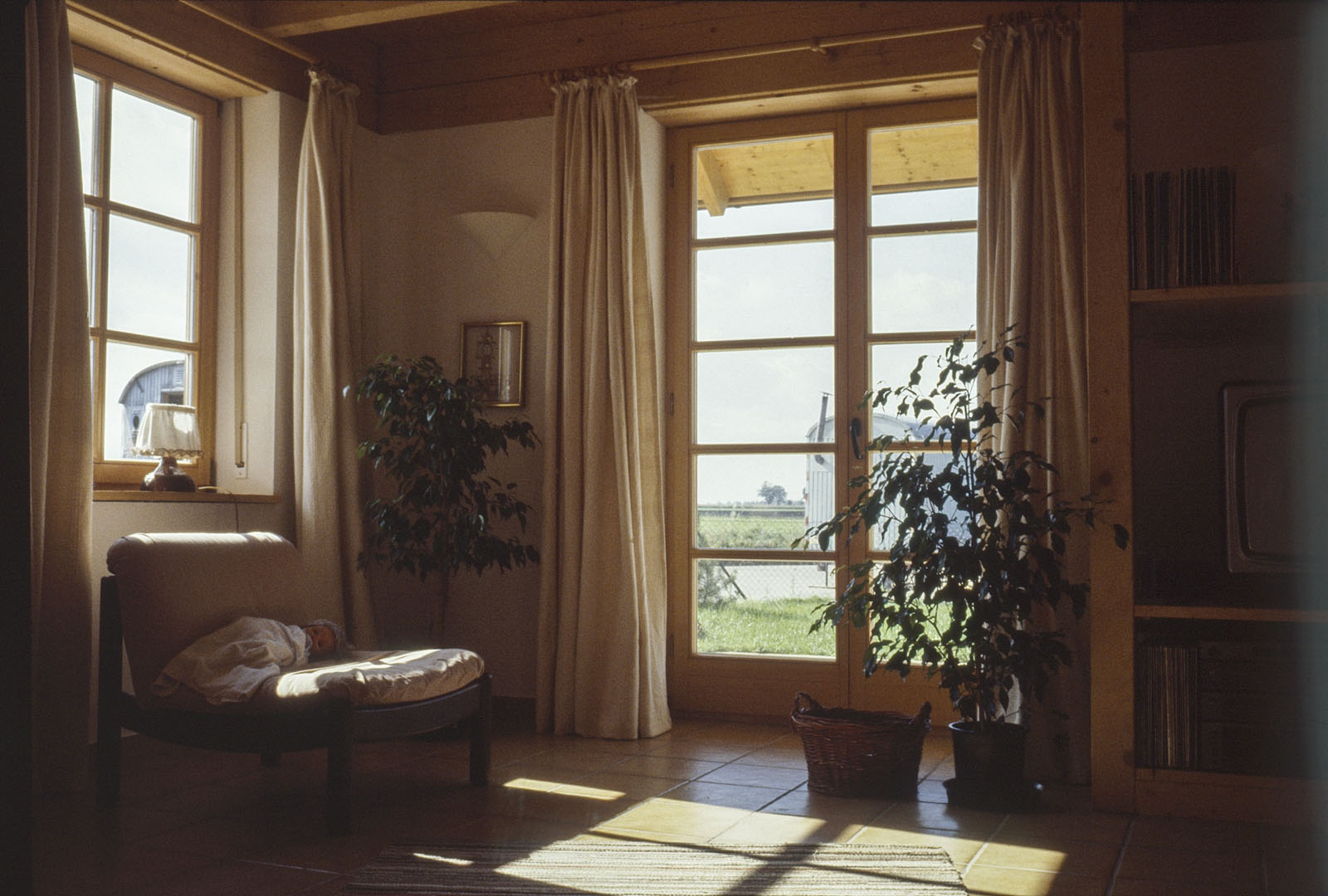 Ausgang auf die überdachte Westterrasse Ausgang auf die überdachte Westterrasse