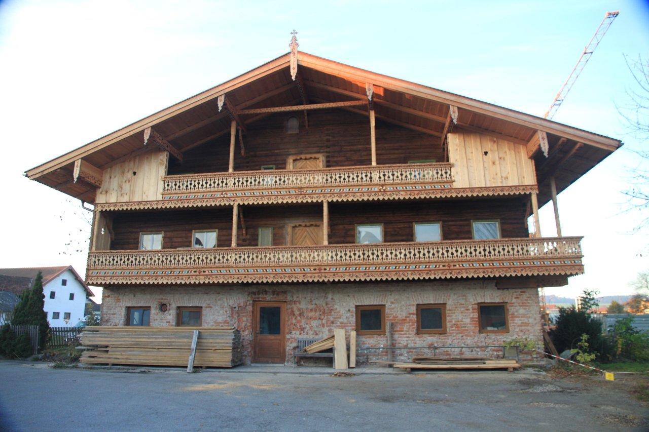 Denkmal in Kriestorf Denkmal - neu gestaltet - Aufteilung der Fassade noch im alten Zustand