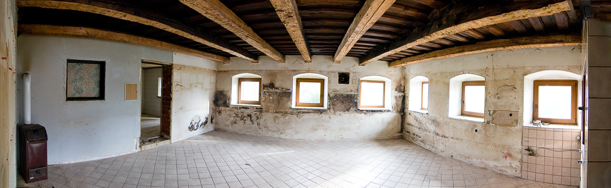 Holzdecke über der Wirtsstube, Originalbretter - eigenhändig mühevoll vom 250 jährigen Schmutz befreit Holzdecke über der Wirtsstube, Originalbretter - eigenhändig mühevoll vom 250 jährigen Schmutz befreit