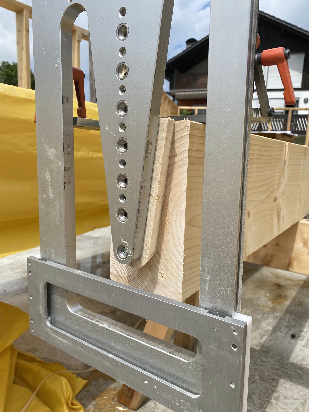 Schwalbenschwanz-Zapfenschablone am DUO-Balken