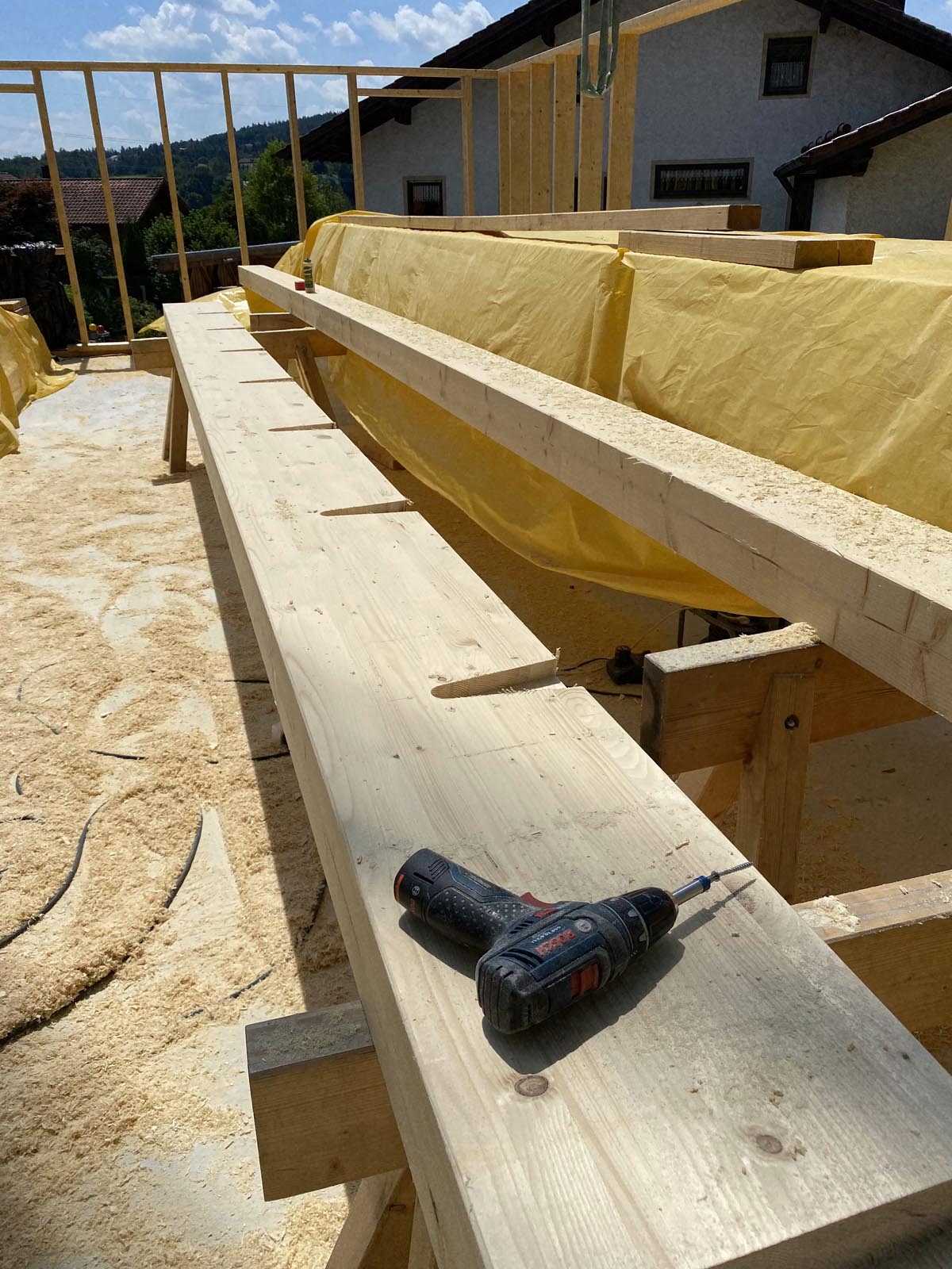 Randbalken mit den Schwalben für die Deckenbalken