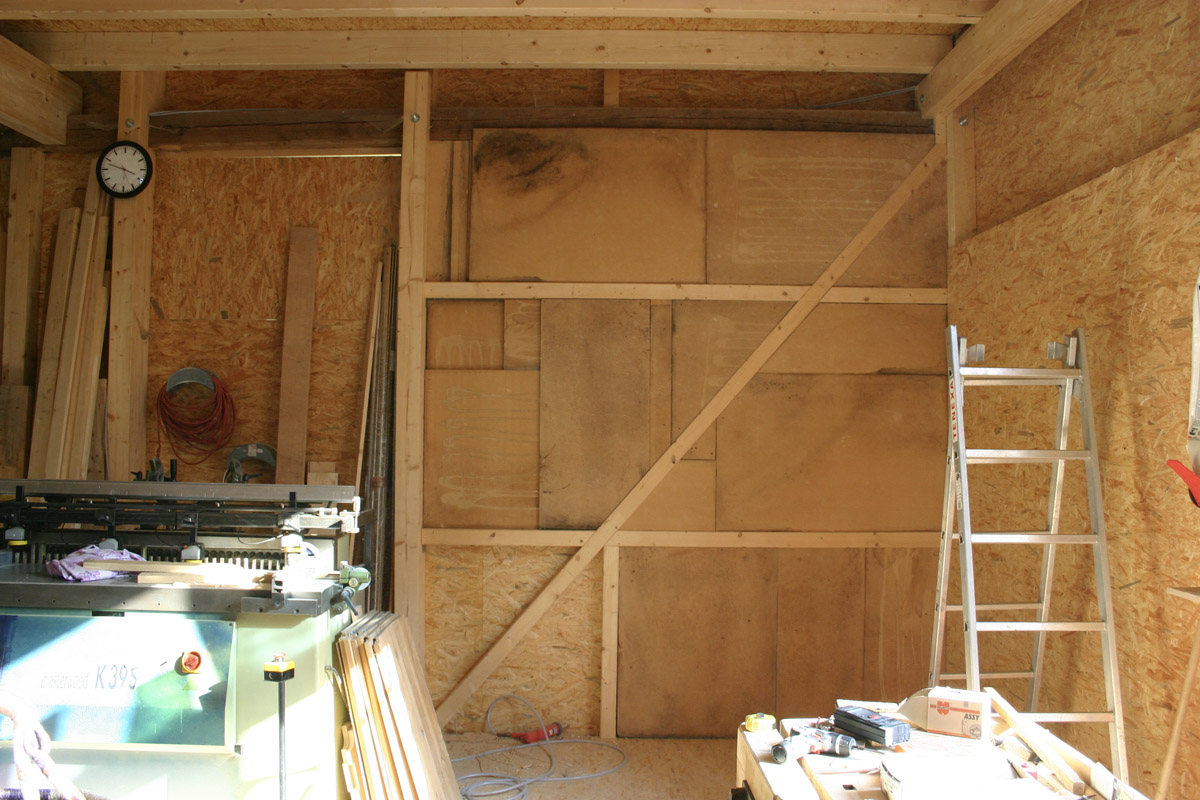 Wand dämmen und aussteifen