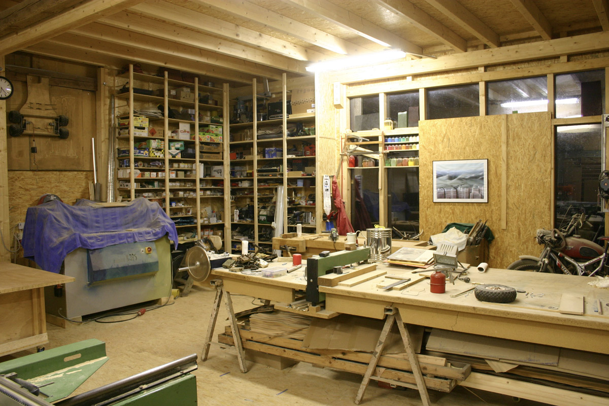 gefülltes Schnellbauregal gefülltes Schnellbauregal