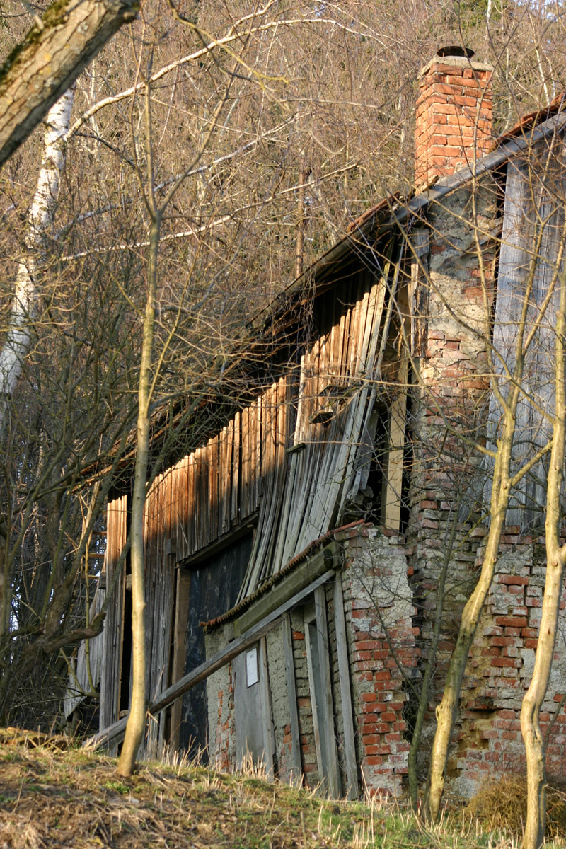 Stadel -Mauer bereits abgestützt Mauer bereits abgestützt