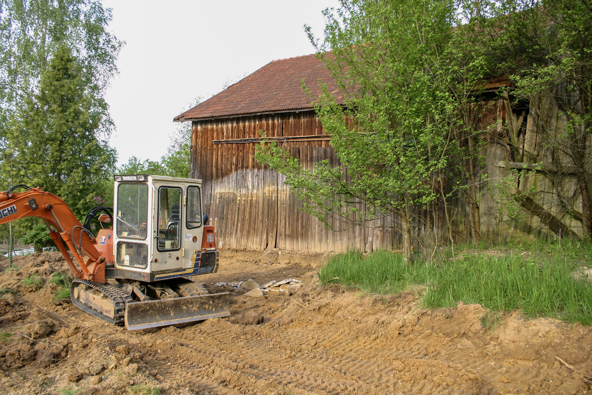 die alte Zufahrt wird befestigt die alte Zufahrt wird befestigt