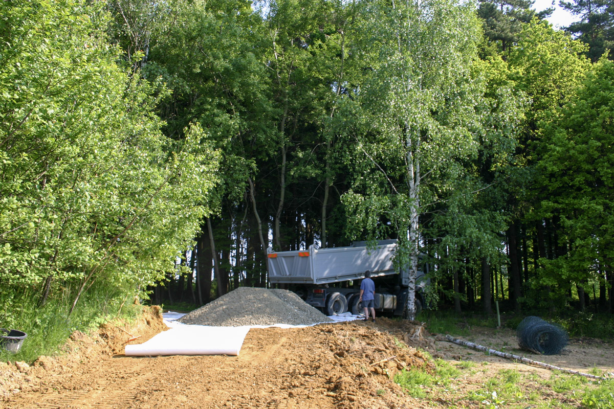 Schotter geliefert und abgeladen Schotter geliefert und abgeladen