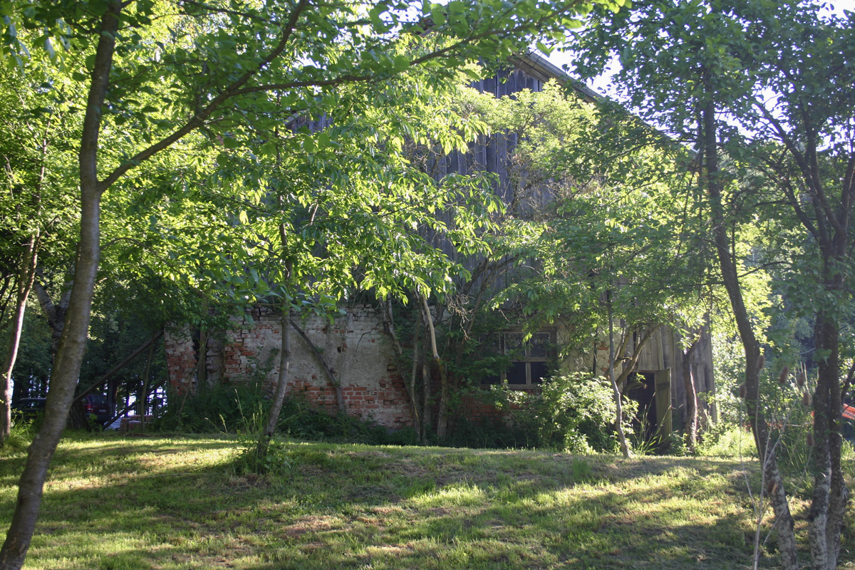 Holzskelettbau frisch gemäht im Stil der Impressionisten