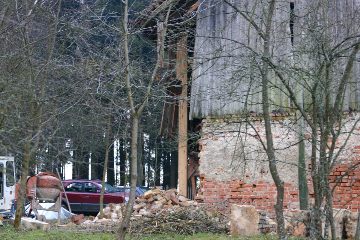 abgestützt ist das Dach schon