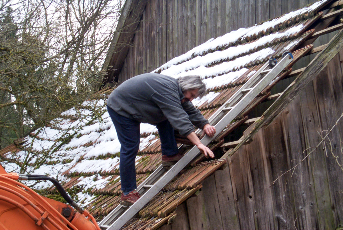 Abdecken der alten Dachziegel Abdecken der alten Dachziegel